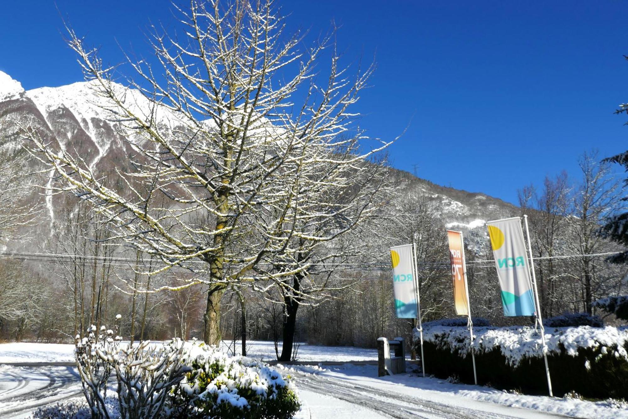Camping Rcn Belledonne Le Bourg-dʼOisans المظهر الخارجي الصورة