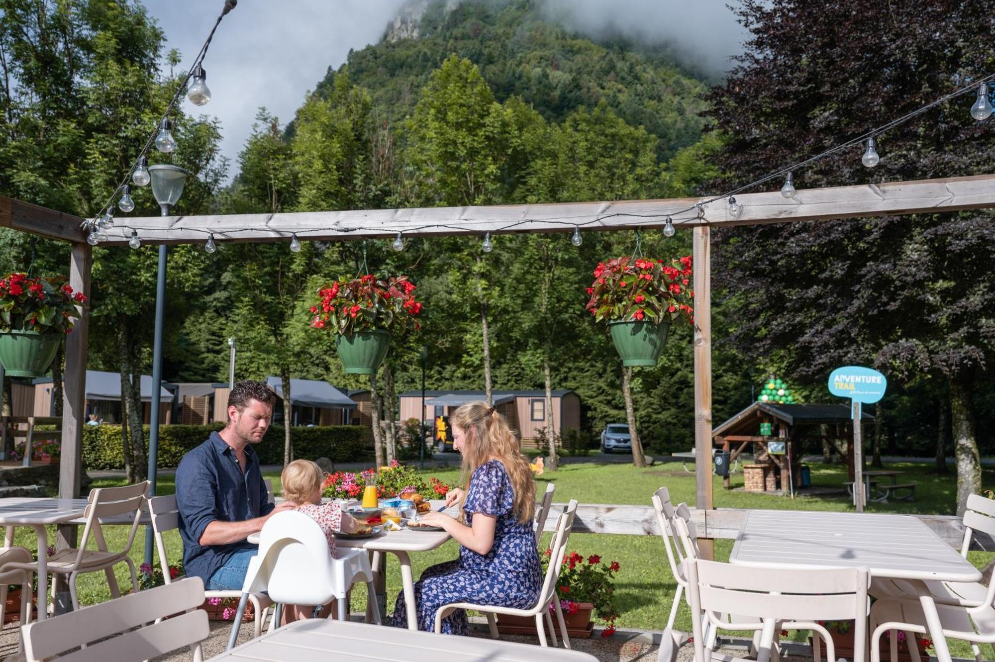 Camping Rcn Belledonne Le Bourg-dʼOisans المظهر الخارجي الصورة